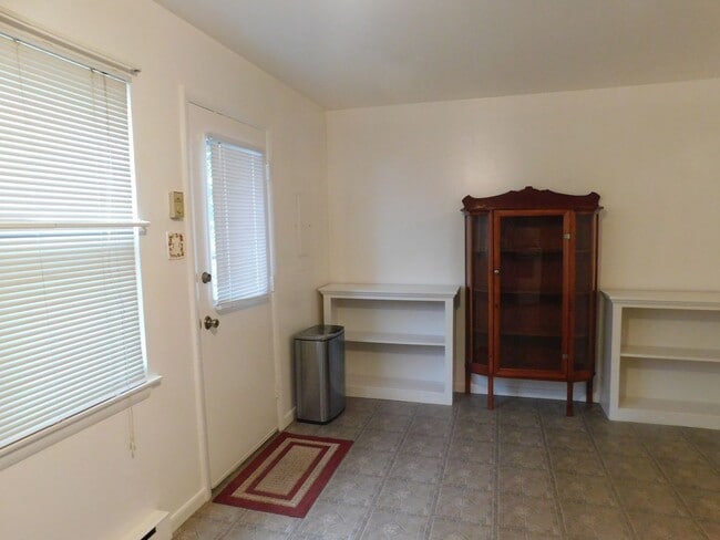 Building Photo - Berryville Townhouse