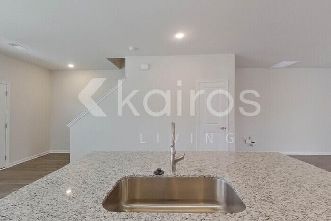 Building Photo - 2529 Banyan Cir