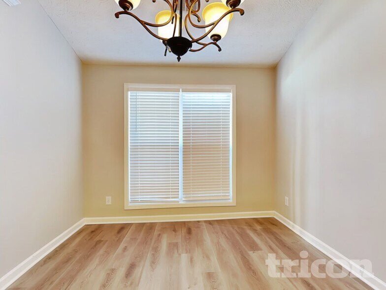 Building Photo - 16 Waterloo Ct