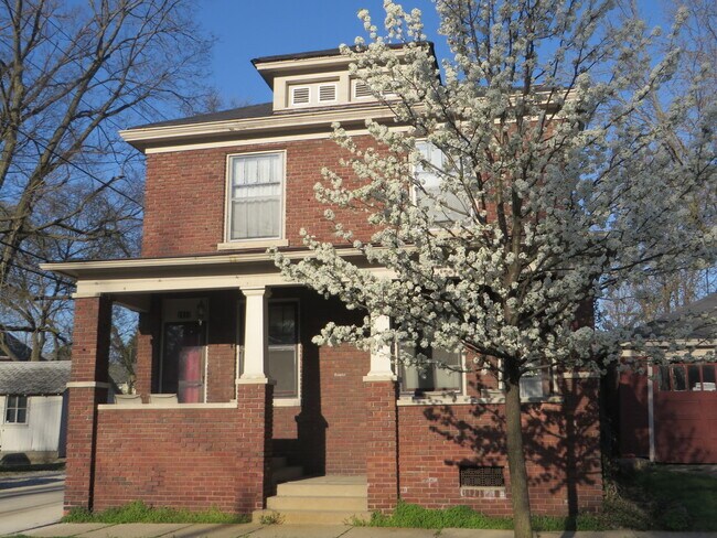 Building Photo - 1117 Nelson St