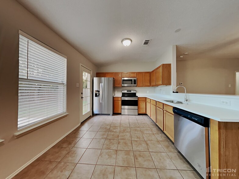 Building Photo - 772 Raven Dr