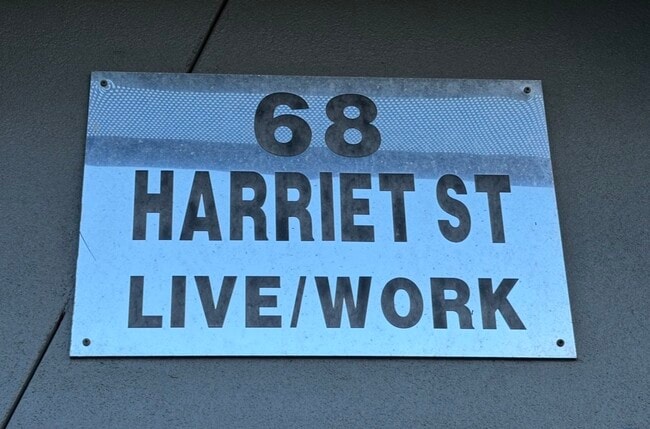 Building Photo - 68 Harriet St