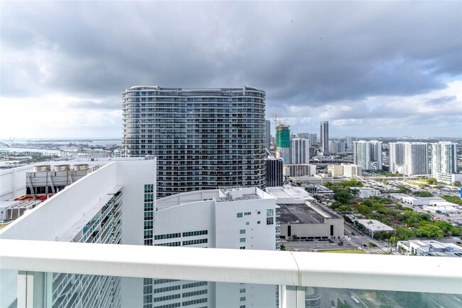 Building Photo - 1900 N Bayshore Dr