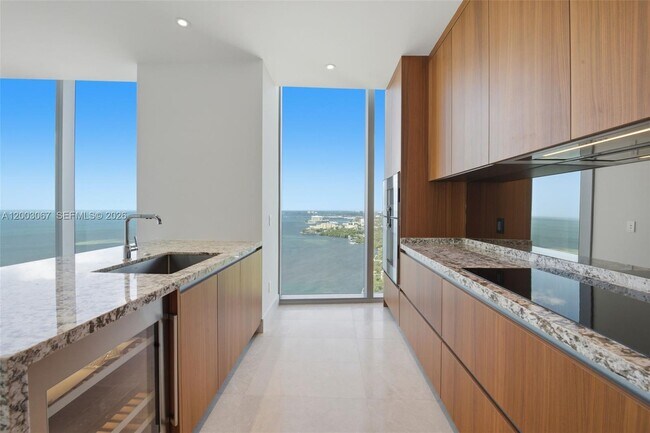 Building Photo - 175 SE 25th Rd