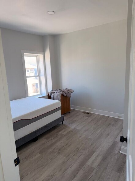 Building Photo - 328 Pattison St