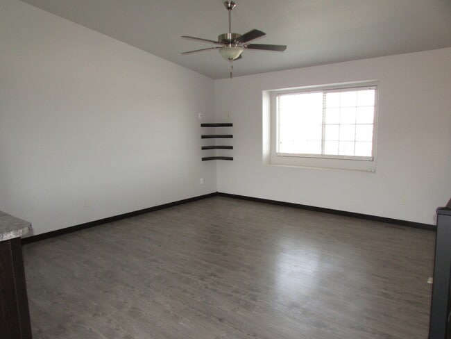 Building Photo - MODERN 3 BEDROOM IN ELKS CROSSING