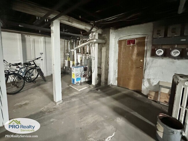 Building Photo - Charming 2 Bedroom Apartment in Northeast ...