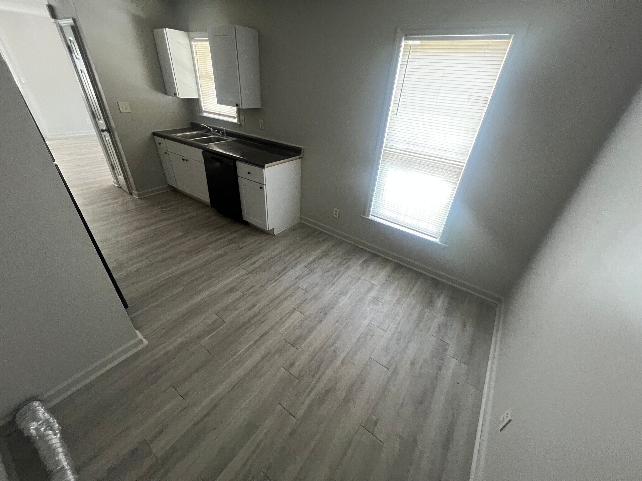 Building Photo - Room in Duplex on Beck St