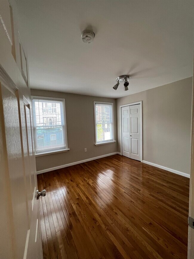 Building Photo - 222 4th St