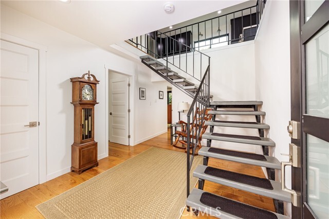 Building Photo - 2860 Zell Dr