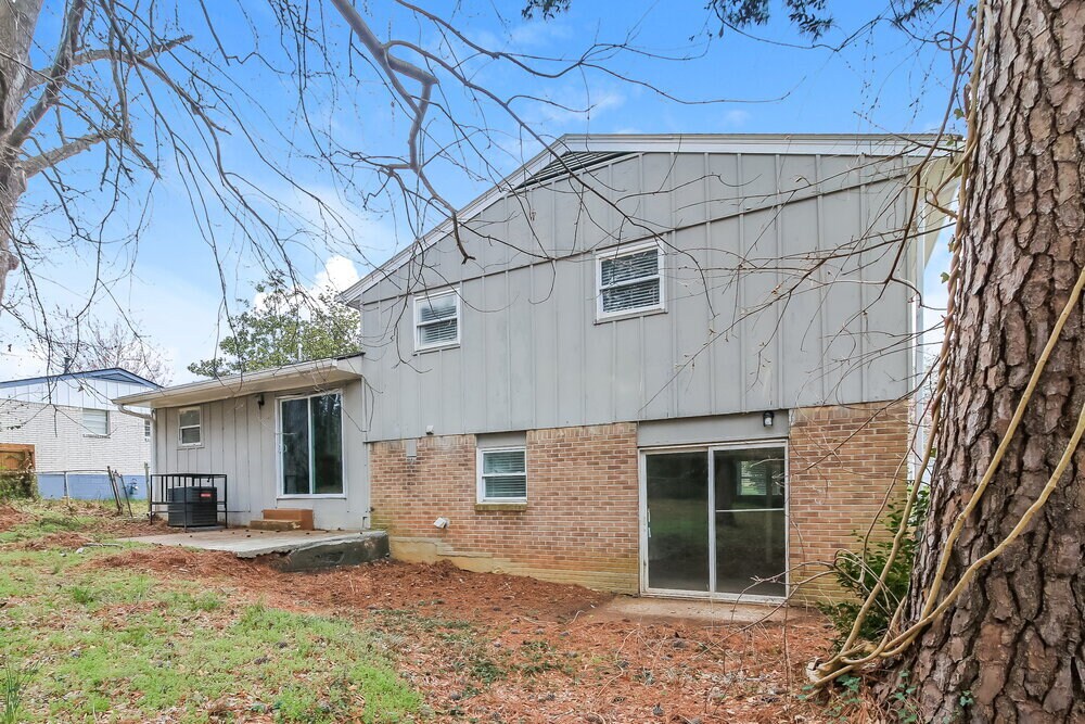 Building Photo - 694 Dixon Rd