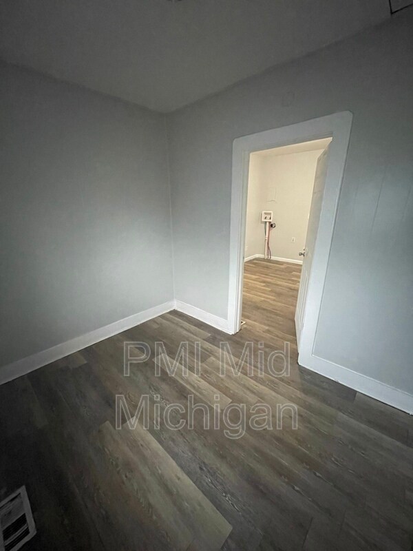 Building Photo - 1213 Lincoln