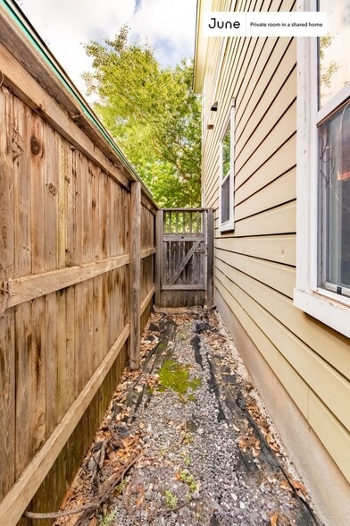 Building Photo - Room in Shared 5 bed/2.5 bath home