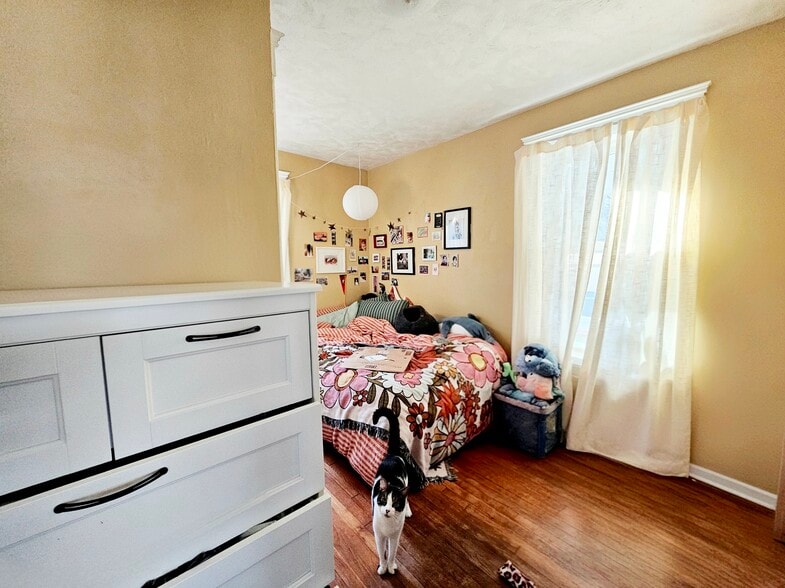 Building Photo - 44 Day St