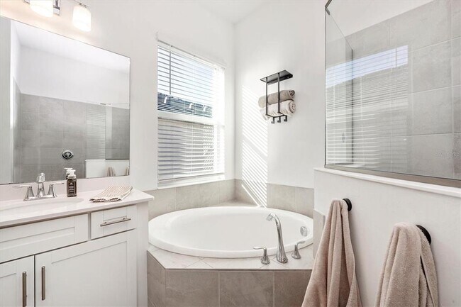 Building Photo - 17380 Jadestone Ct