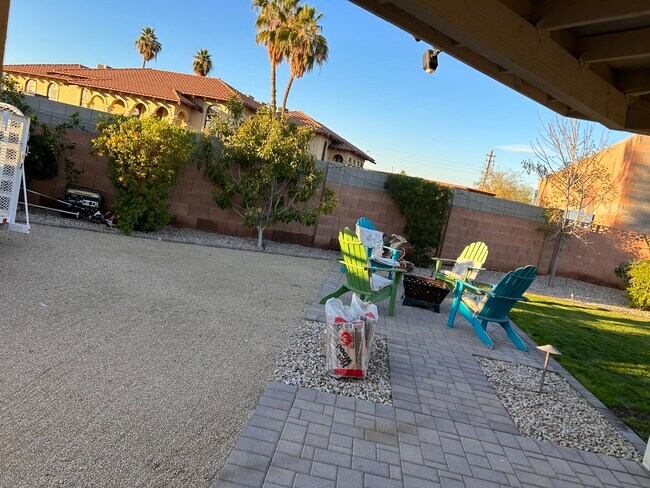 Building Photo - 654 W Gable Ave