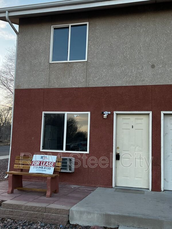 Building Photo - 1719 Oakshire Ln