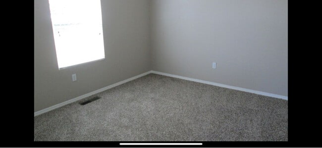 Building Photo - 8605 El Monte Ln NE