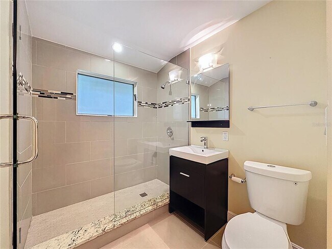 Building Photo - 6846 Lake View Dr