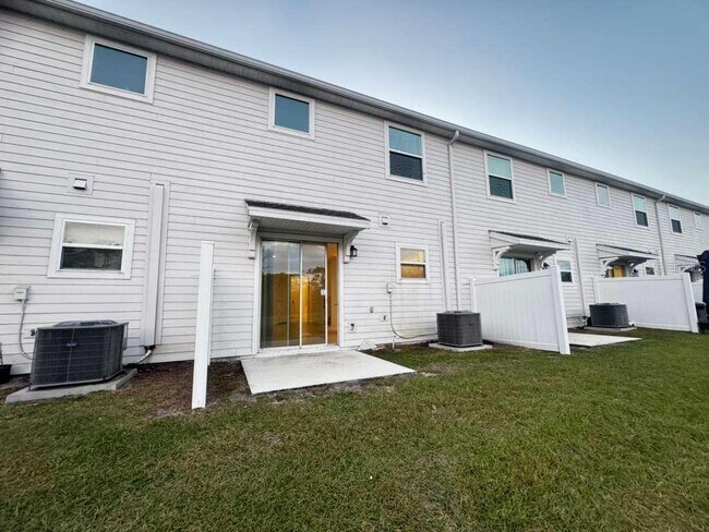 Building Photo - 7465 Stone Crk Trl