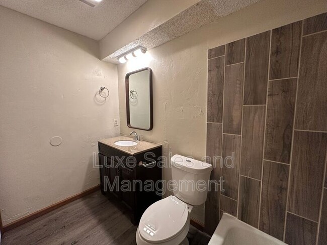 Building Photo - 1307 Summerton Pl