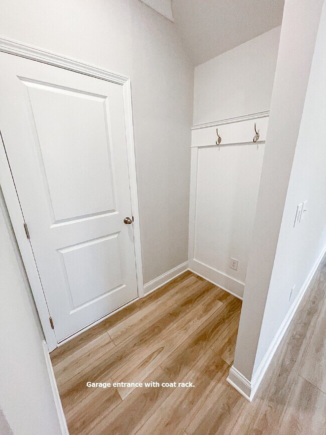 Building Photo - 4624 Silver Oak Dr SW