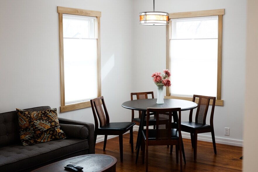 Building Photo - 5106 Rosslyn Ave