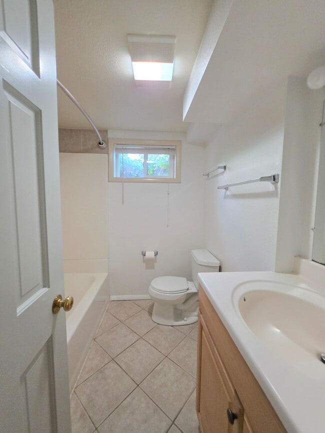 Building Photo - 710 S 44th St