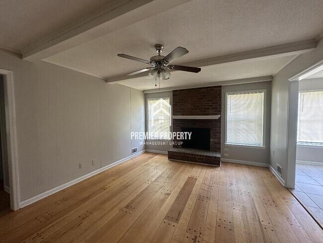 Building Photo - 5288 Oak Meadow Ave