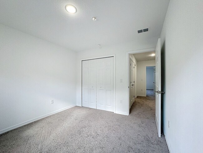 Building Photo - Townhouse For Lease in Saint Cloud