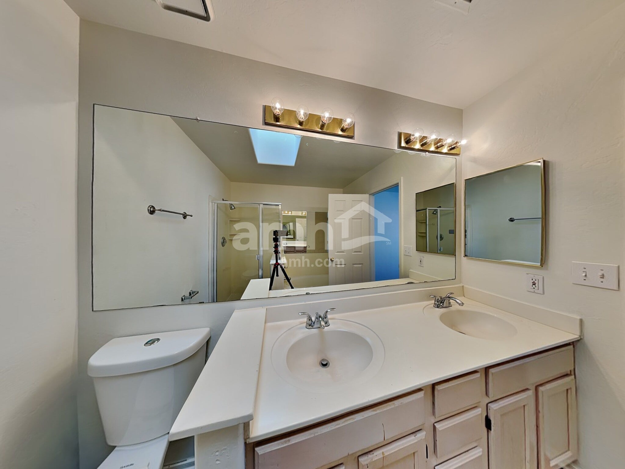 Building Photo - 539 S Apache Dr