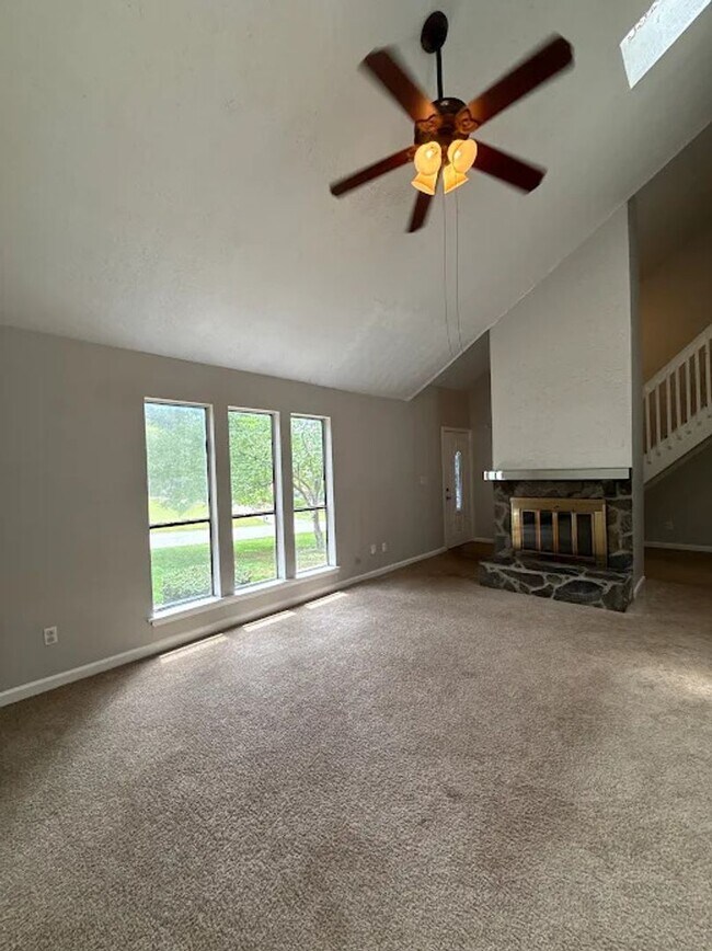 Building Photo - 3 Bed  2.5 bath in Stone Mountain!