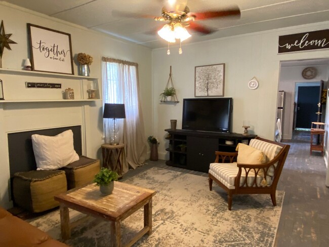 Building Photo - Partially Furnished Charming 4 Bedroom hom...