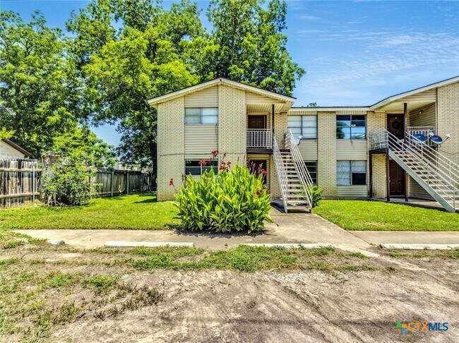 Building Photo - 744 Old Martindale Rd