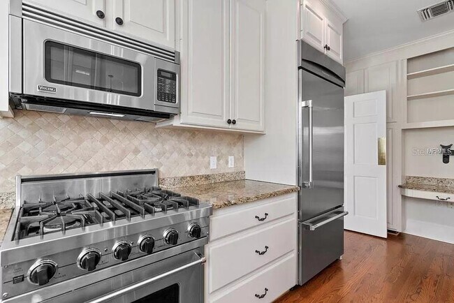 Building Photo - 1119 Belleaire Cir