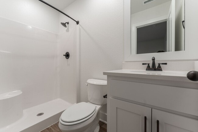 Building Photo - Beautiful Home on Two Acres