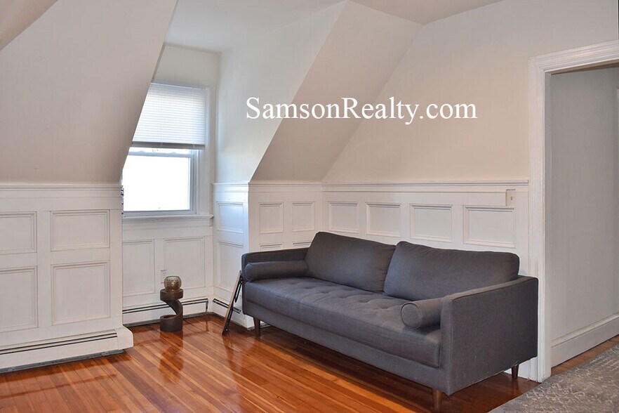 Building Photo - 351 Thayer St