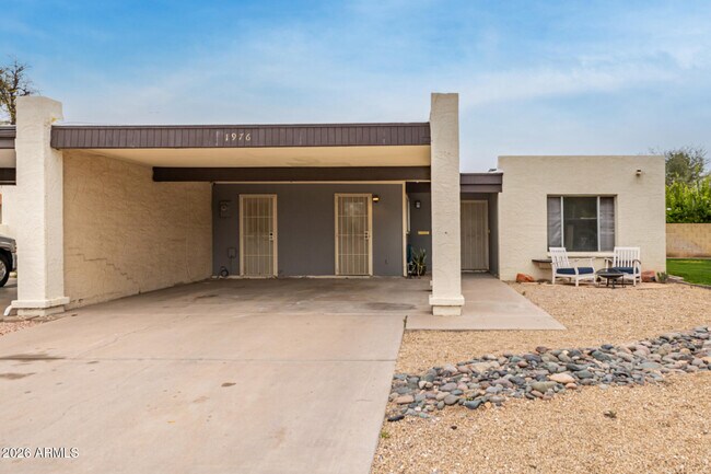 Building Photo - 1976 E Del Sur Dr