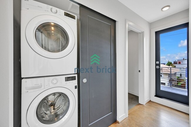Building Photo - Sleek and Spacious Townhome with Gourmet K...