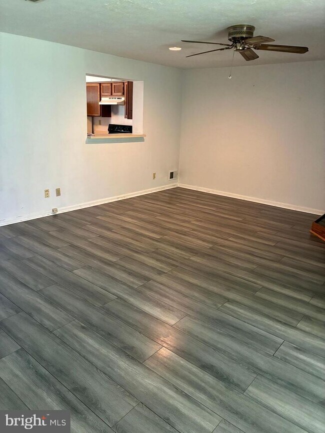 Building Photo - 201 Villa Knoll Ct