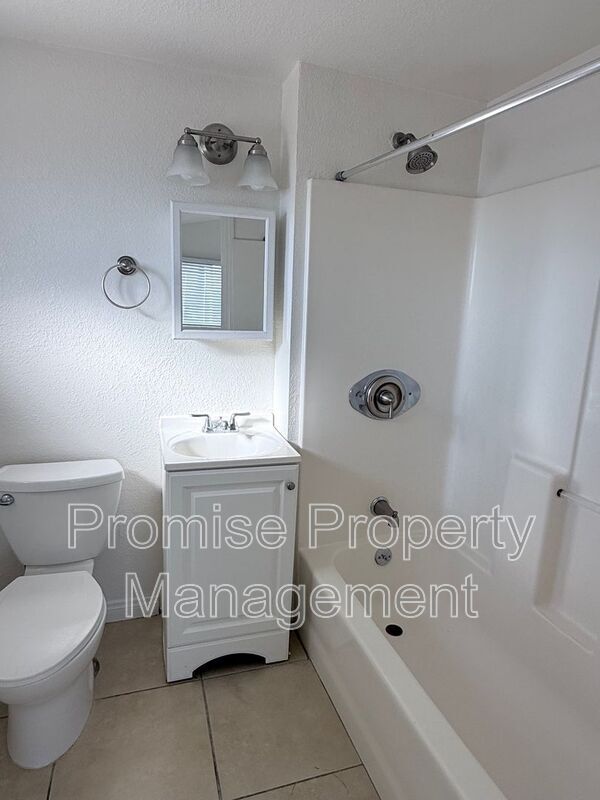 Building Photo - 941 40th St