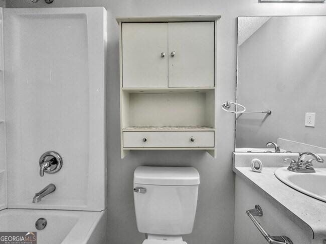 Building Photo - 555 Browning Cir