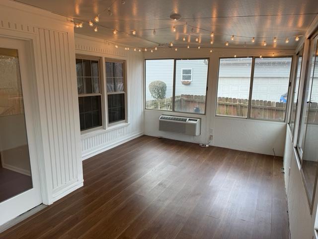 Building Photo - 525 Vineleaf Dr