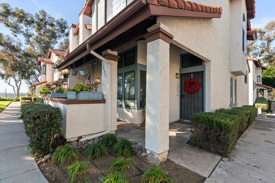 Building Photo - 7880 Mission Vista Dr