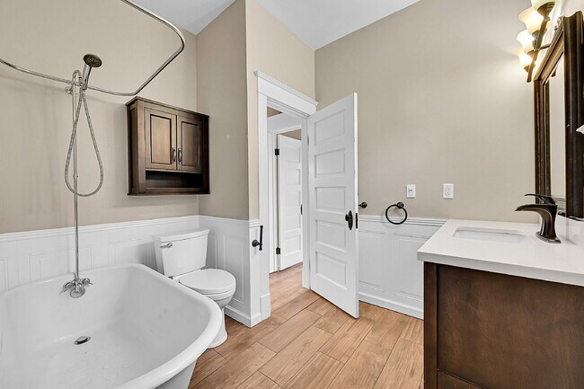 Building Photo - $1,750.00 - 2 Bedrooms, 1 Bathroom, Single...