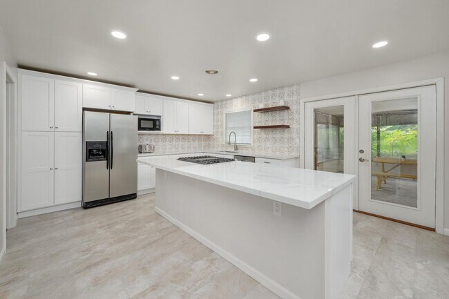 Building Photo - Beautiful Brick Ranch Home in Franklin