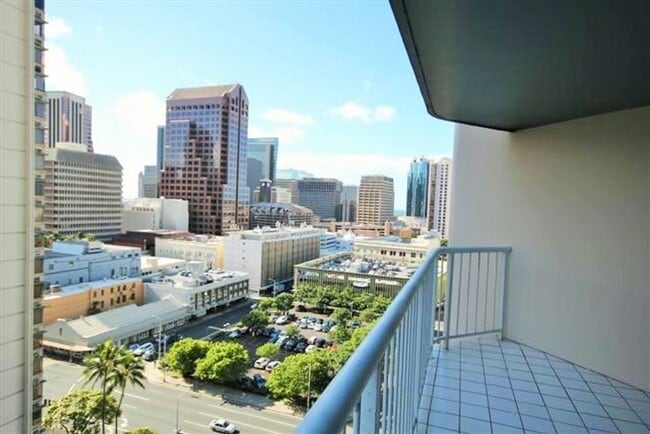 Building Photo - HONOLULU PARK PLACE - Newly Renovated Spacious 1 Bedroom, 1 Bathroom, 1 Parking & Lanai!