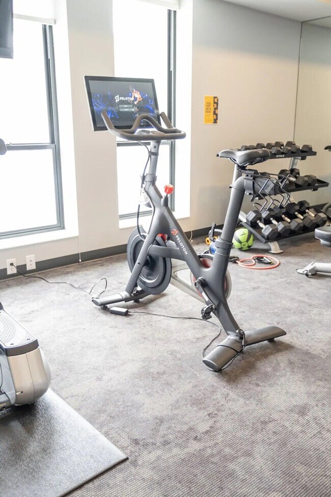 Building Photo - 2301 Ingersoll Ave