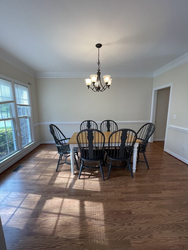 Building Photo - 5001 Paces Ferry Dr