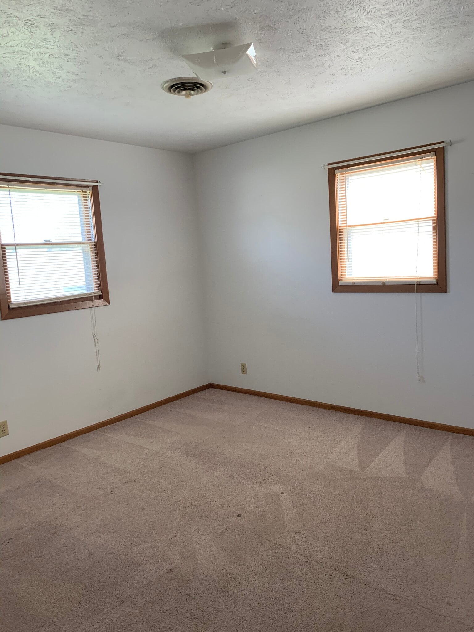 Building Photo - 607 Blaine St